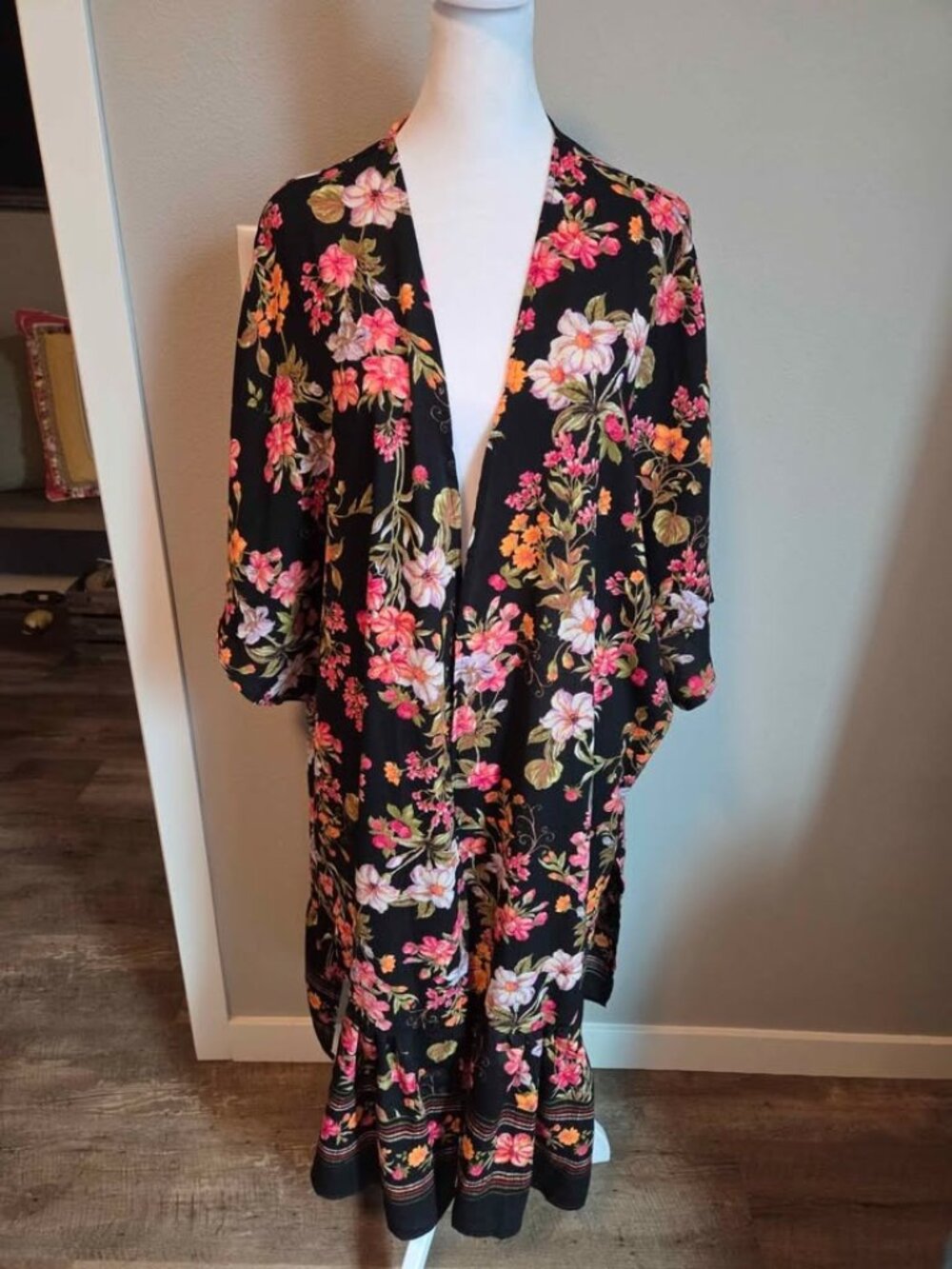 Womens black floral open front kimono with ruffle bottom small/medium like new